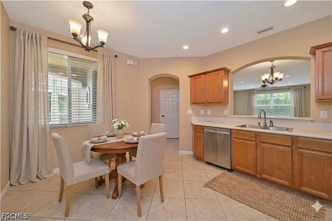 9797 Roundstone CIR