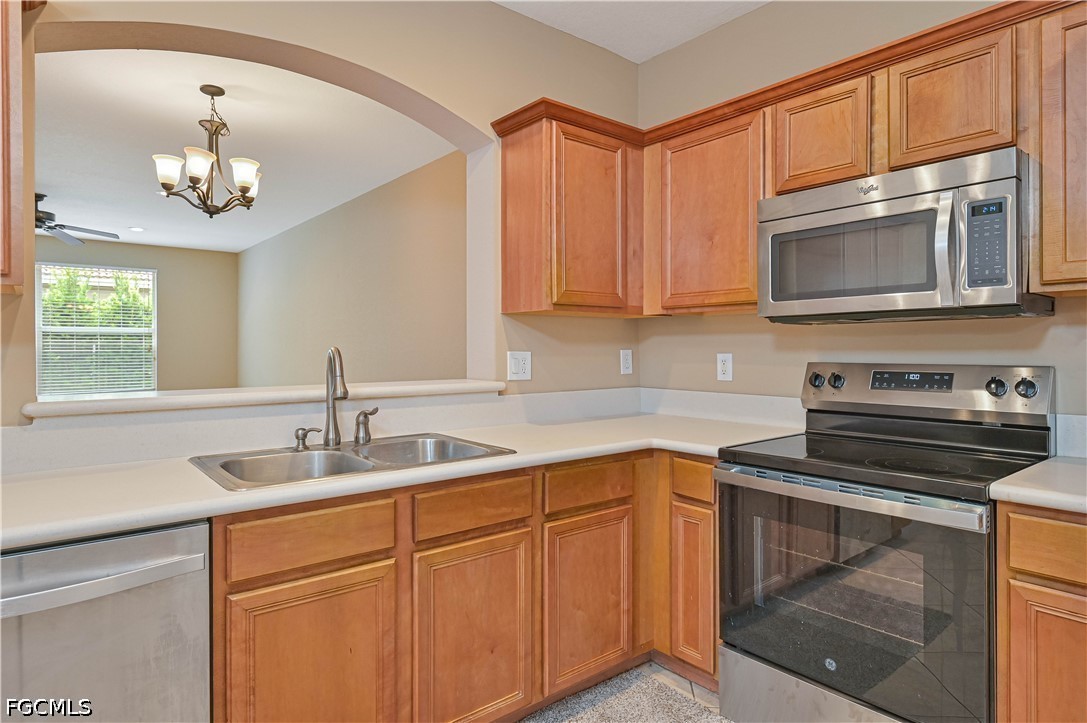 9797 Roundstone CIR