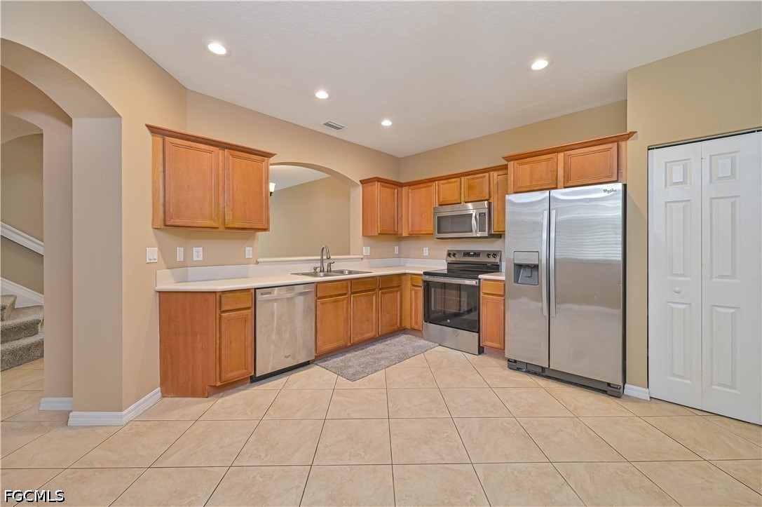 9797 Roundstone CIR