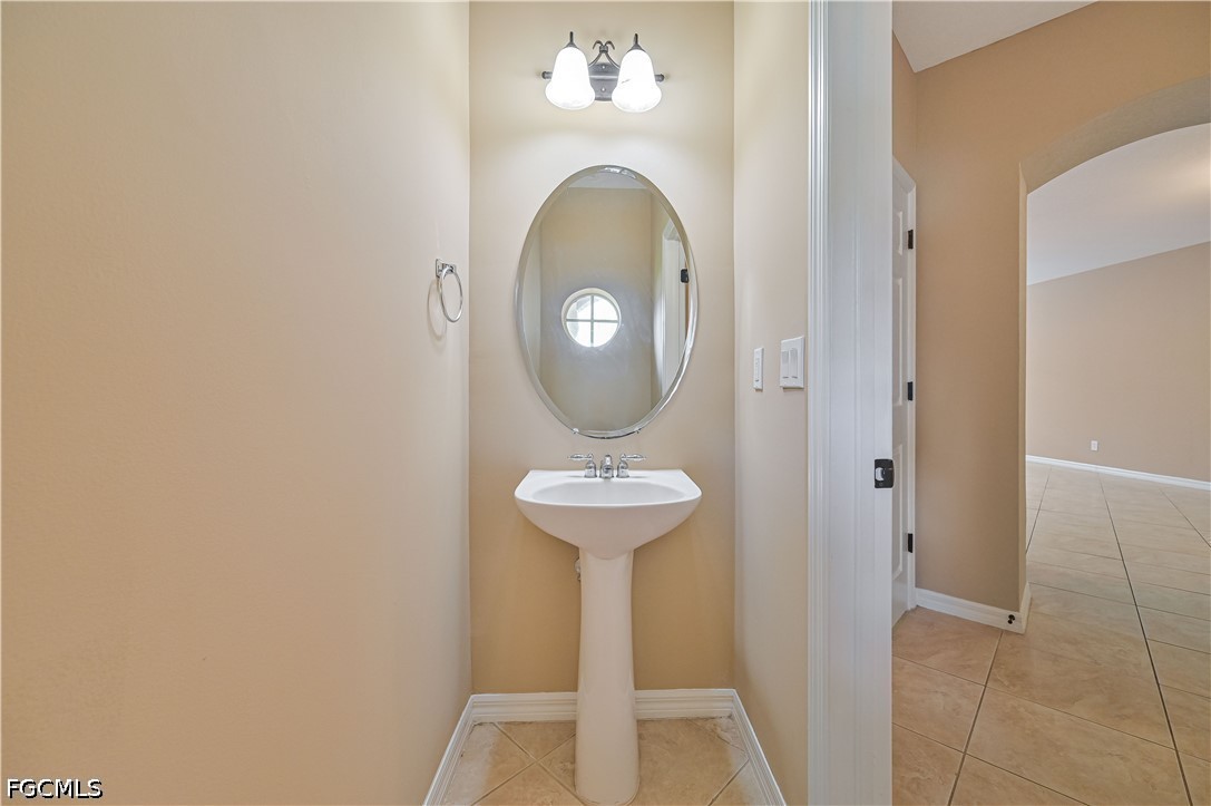 9797 Roundstone CIR