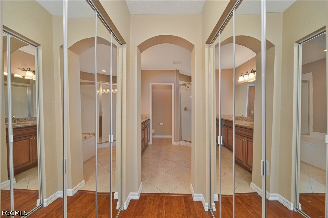 9797 Roundstone CIR