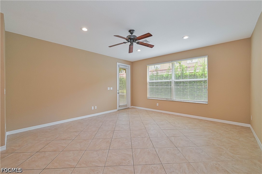 9797 Roundstone CIR