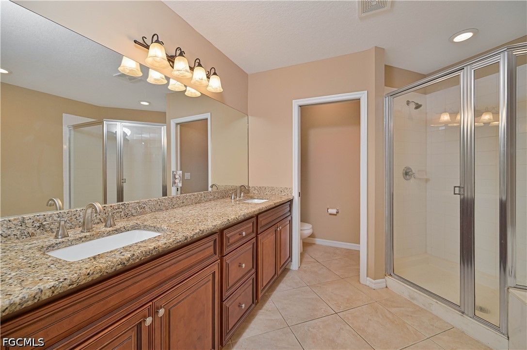 9797 Roundstone CIR