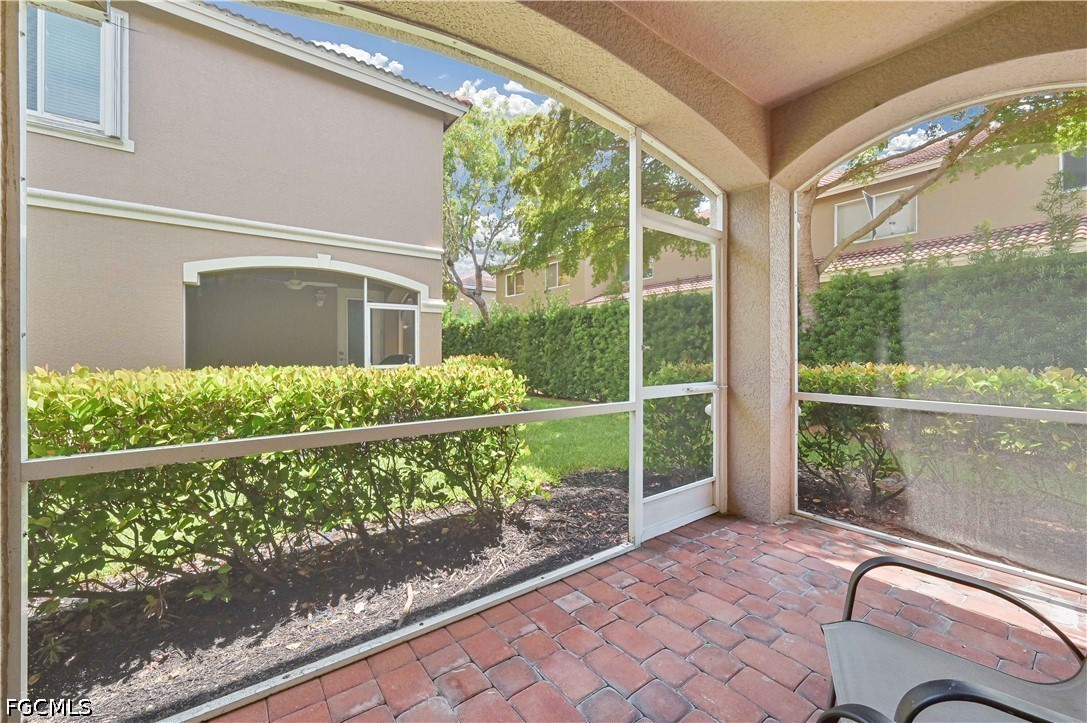 9797 Roundstone CIR