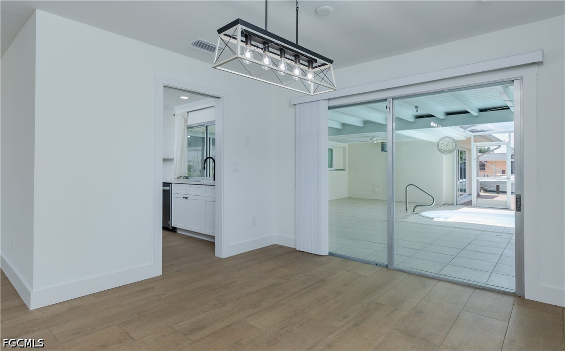 5609 De Soto CT