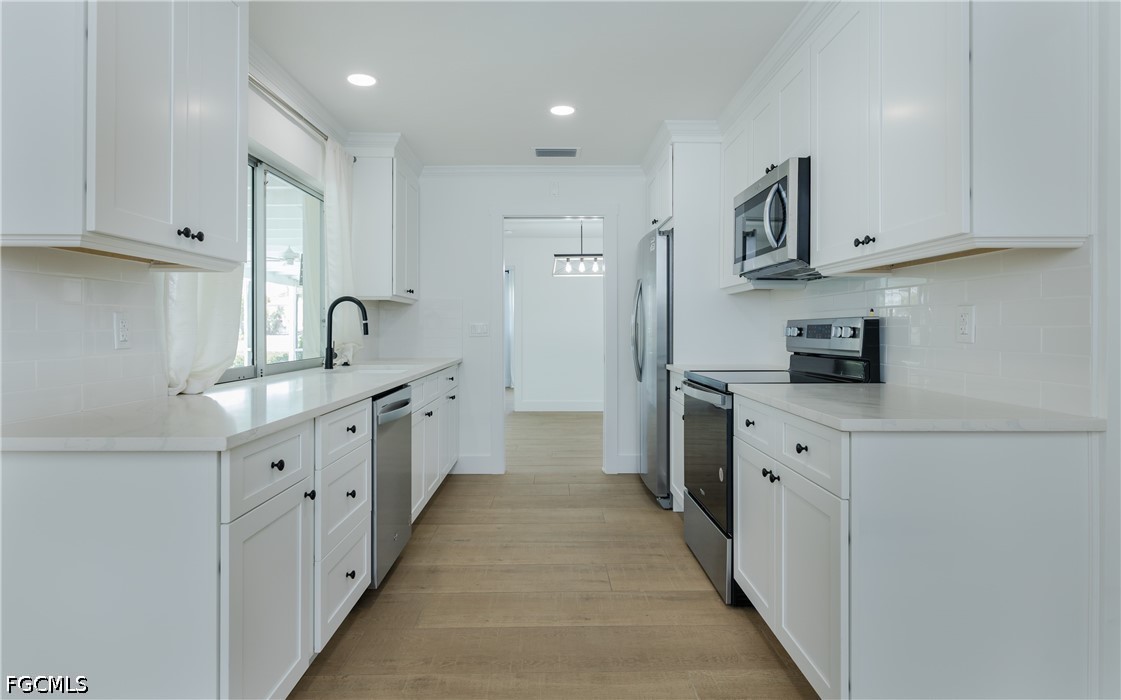 5609 De Soto CT