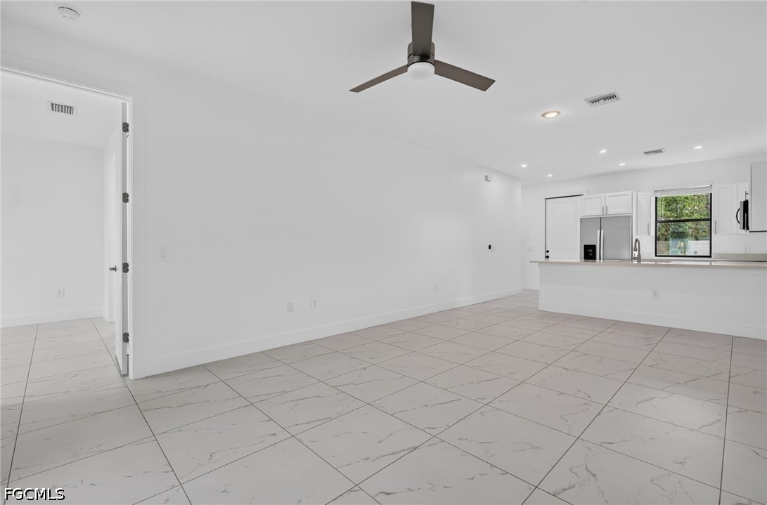909/911 Homestead RD S