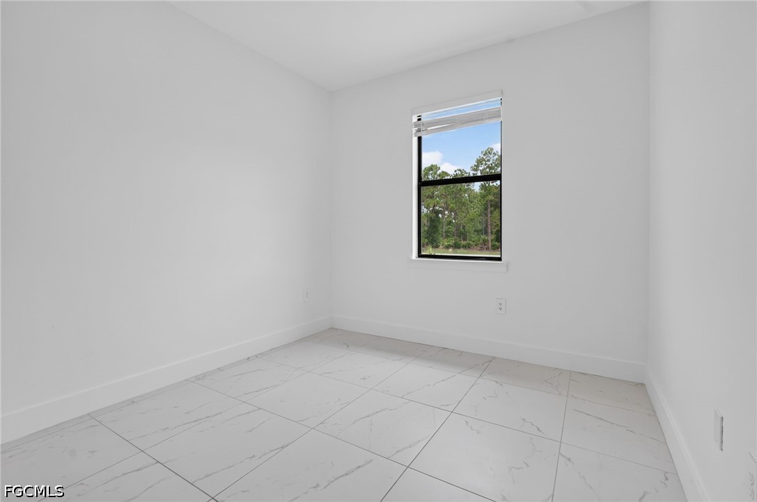 909/911 Homestead RD S