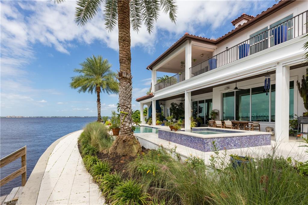 911 Aqua LN