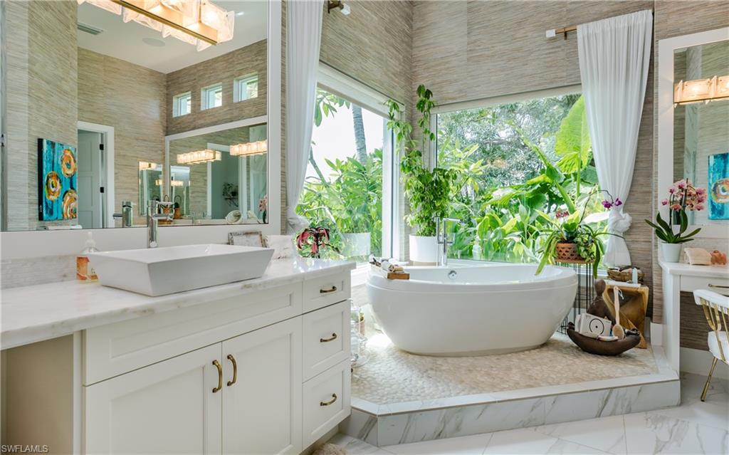 911 Aqua LN