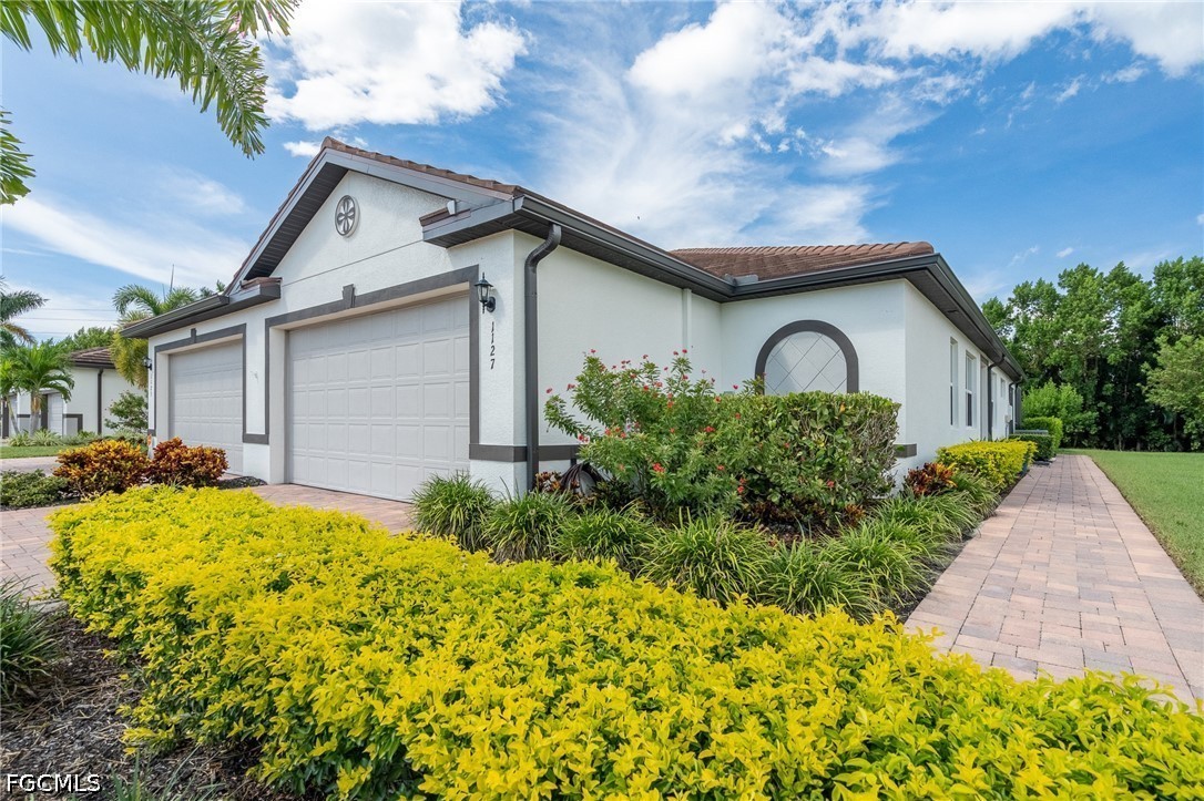 1127 S Town And River DR