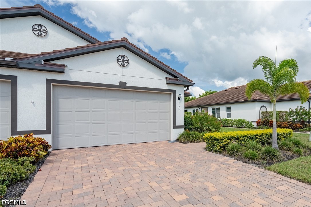 1127 S Town And River DR