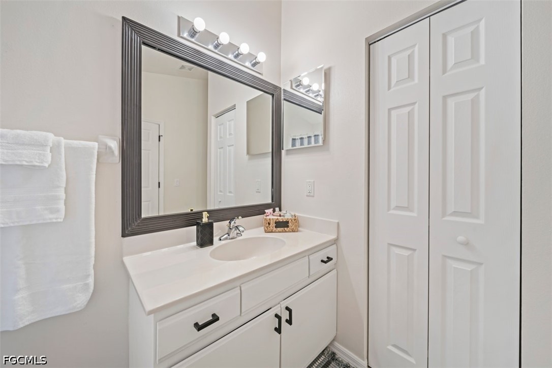 2725 SW 46th TER
