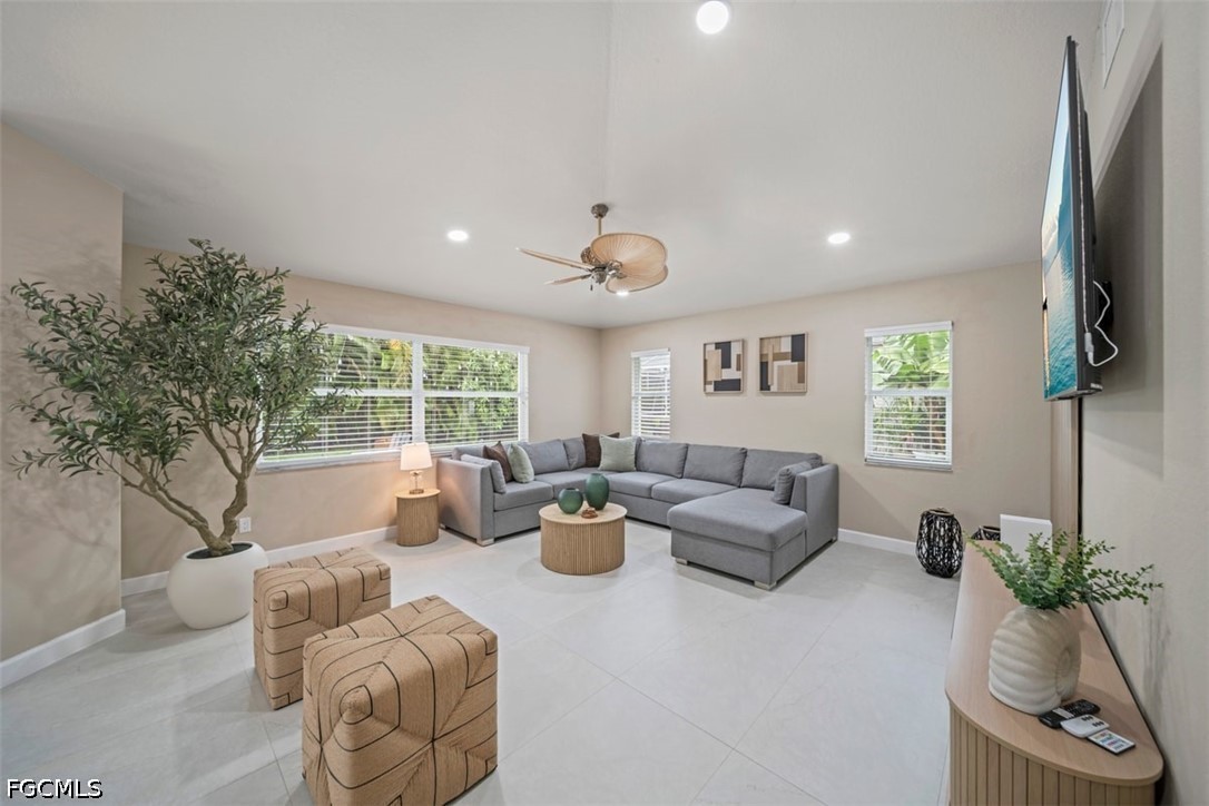 2725 SW 46th TER