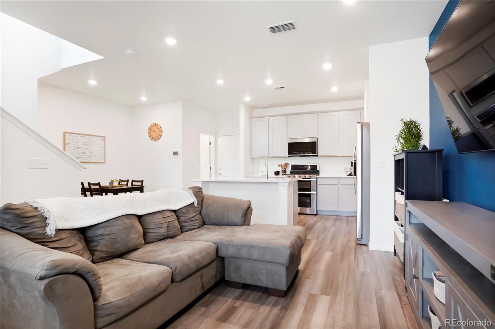 21528 E 59th Place