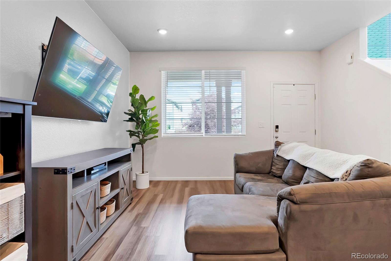 21528 E 59th Place