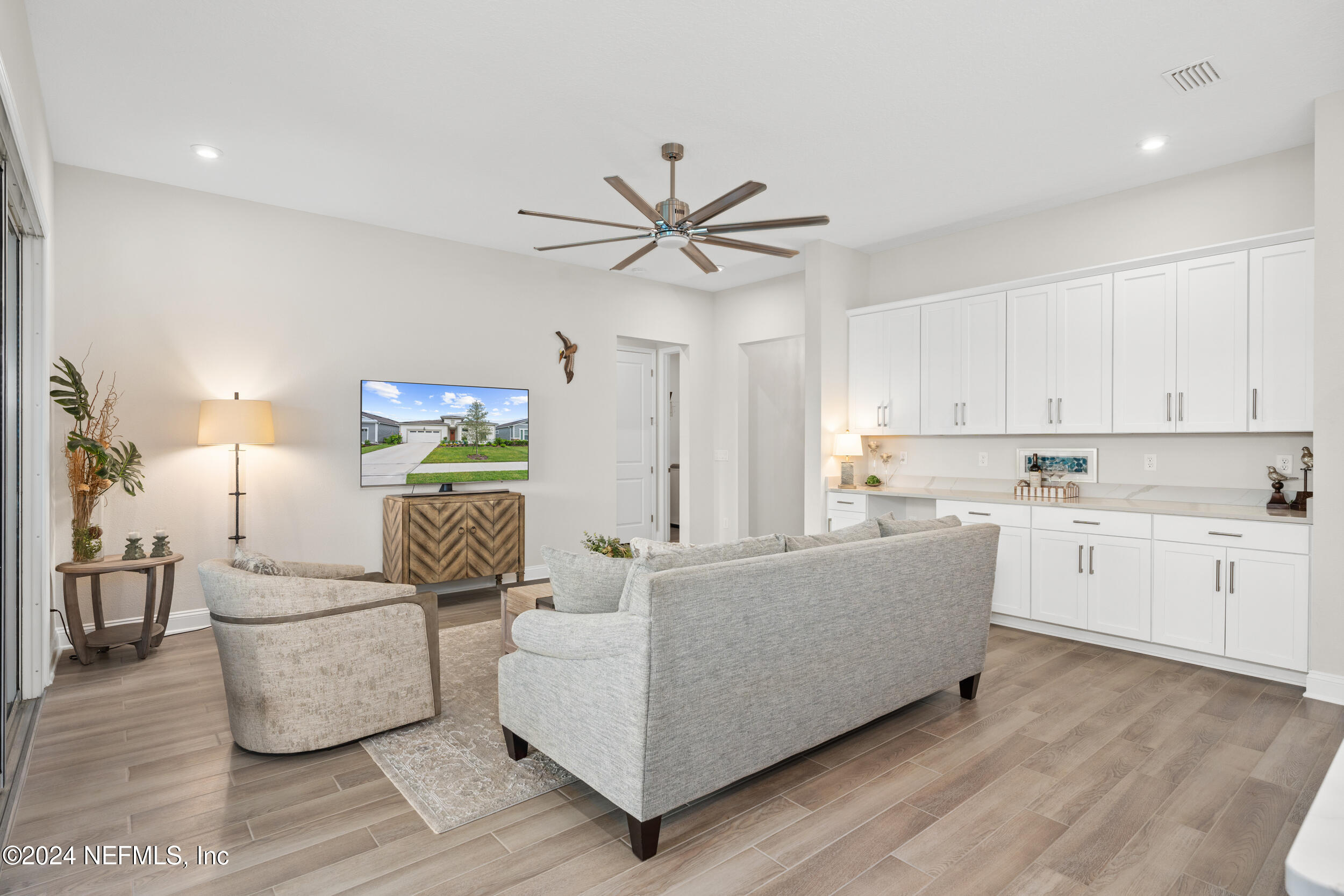 275 PINELLAS Way