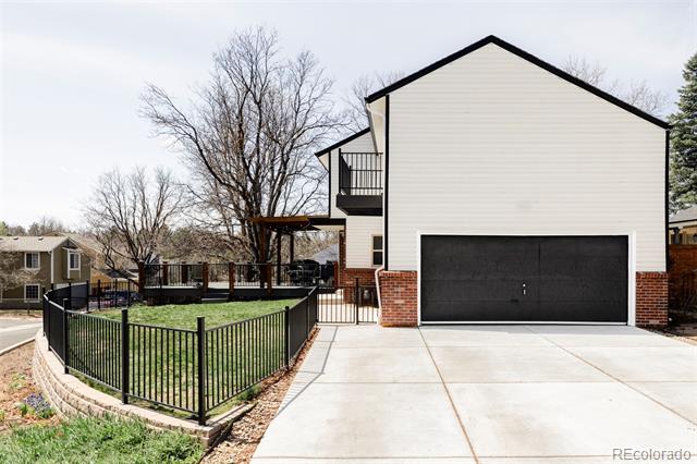 899 W Peakview Circle