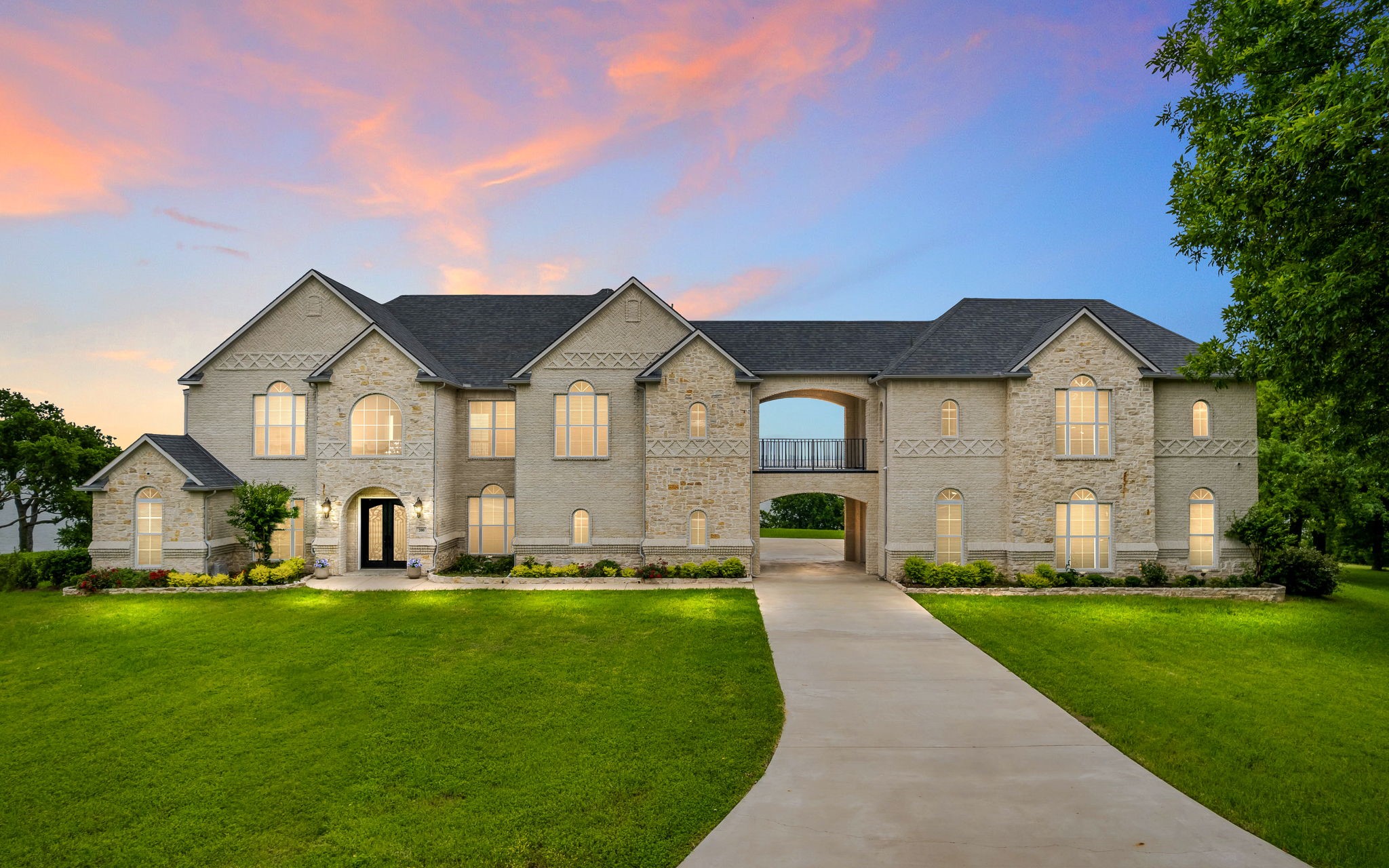 200 Peninsula Court