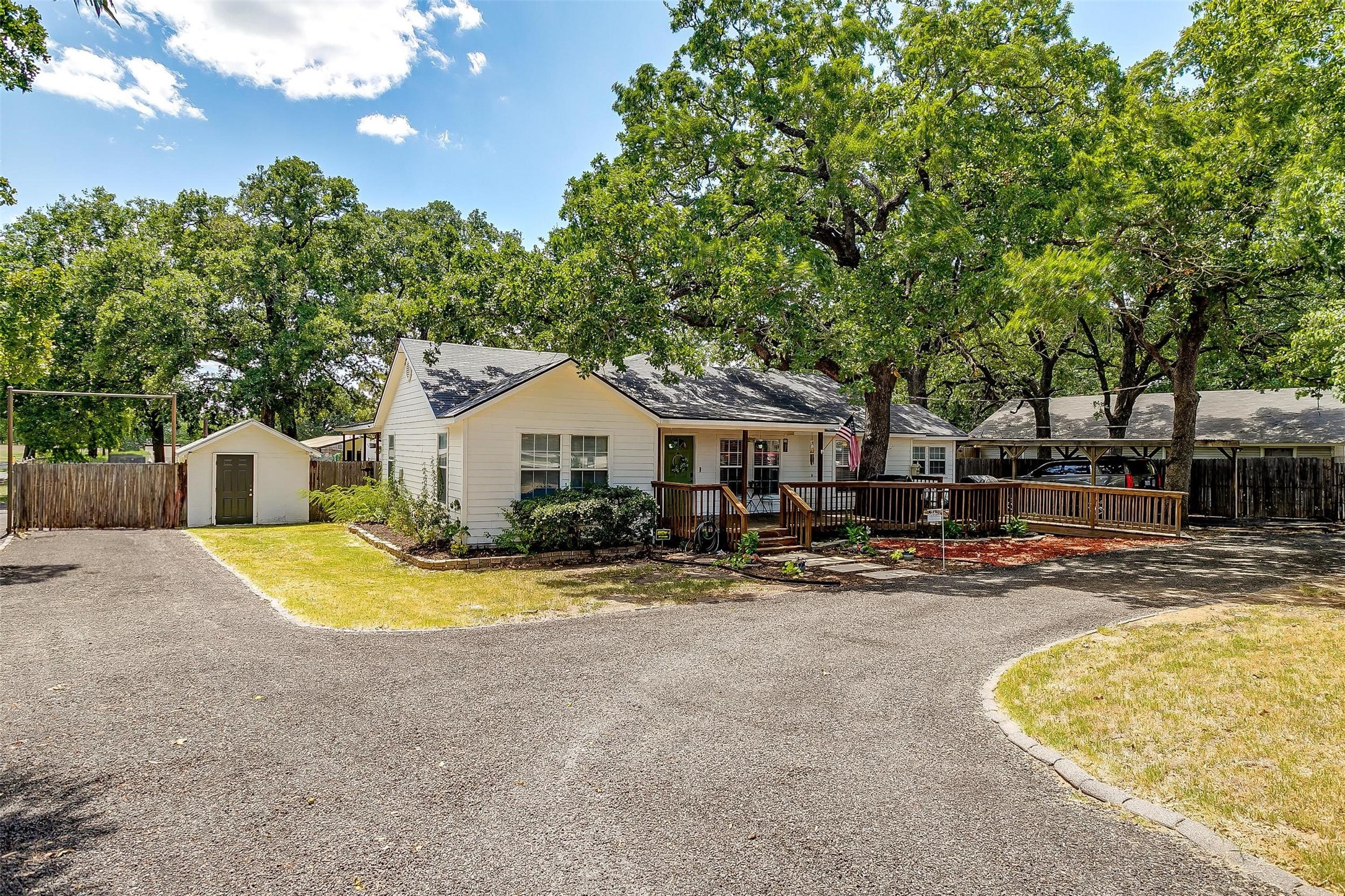 1412 E Bankhead Drive