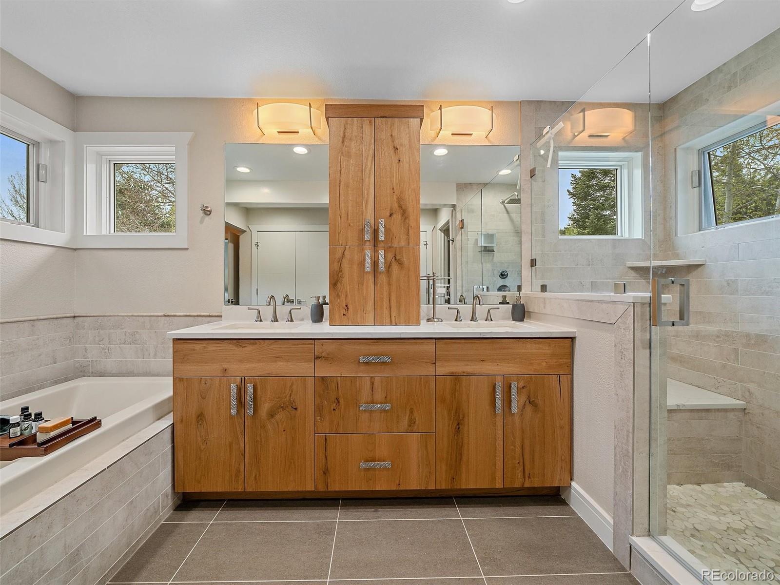 2100 Island Lane