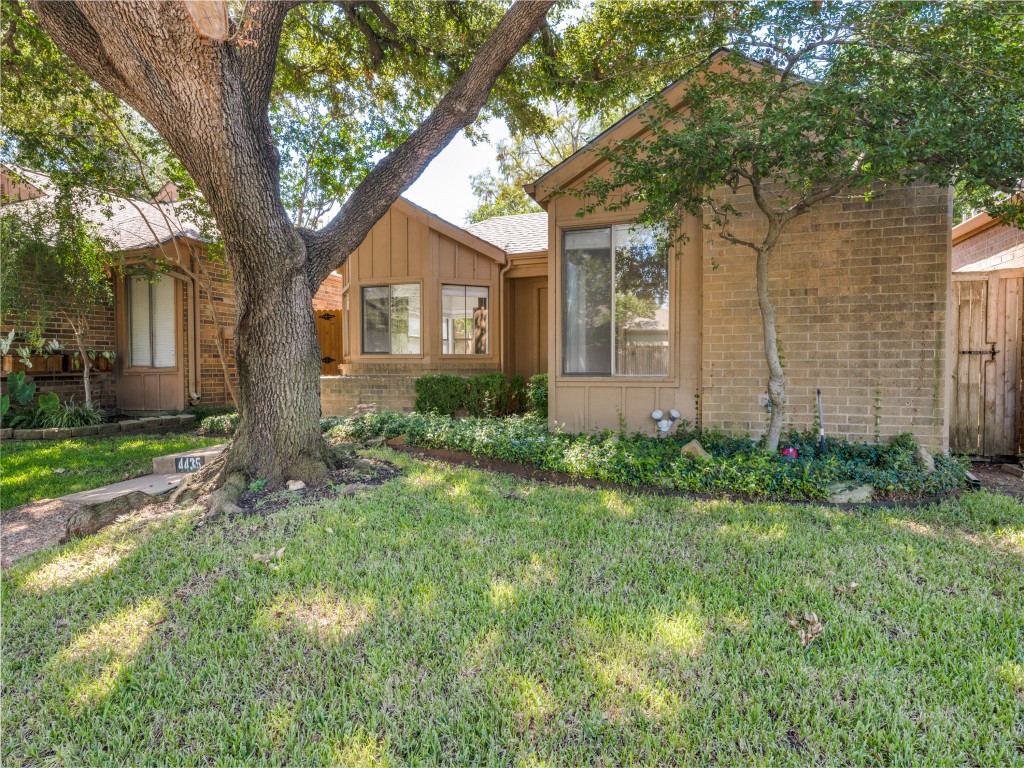 4435 Rosser Square