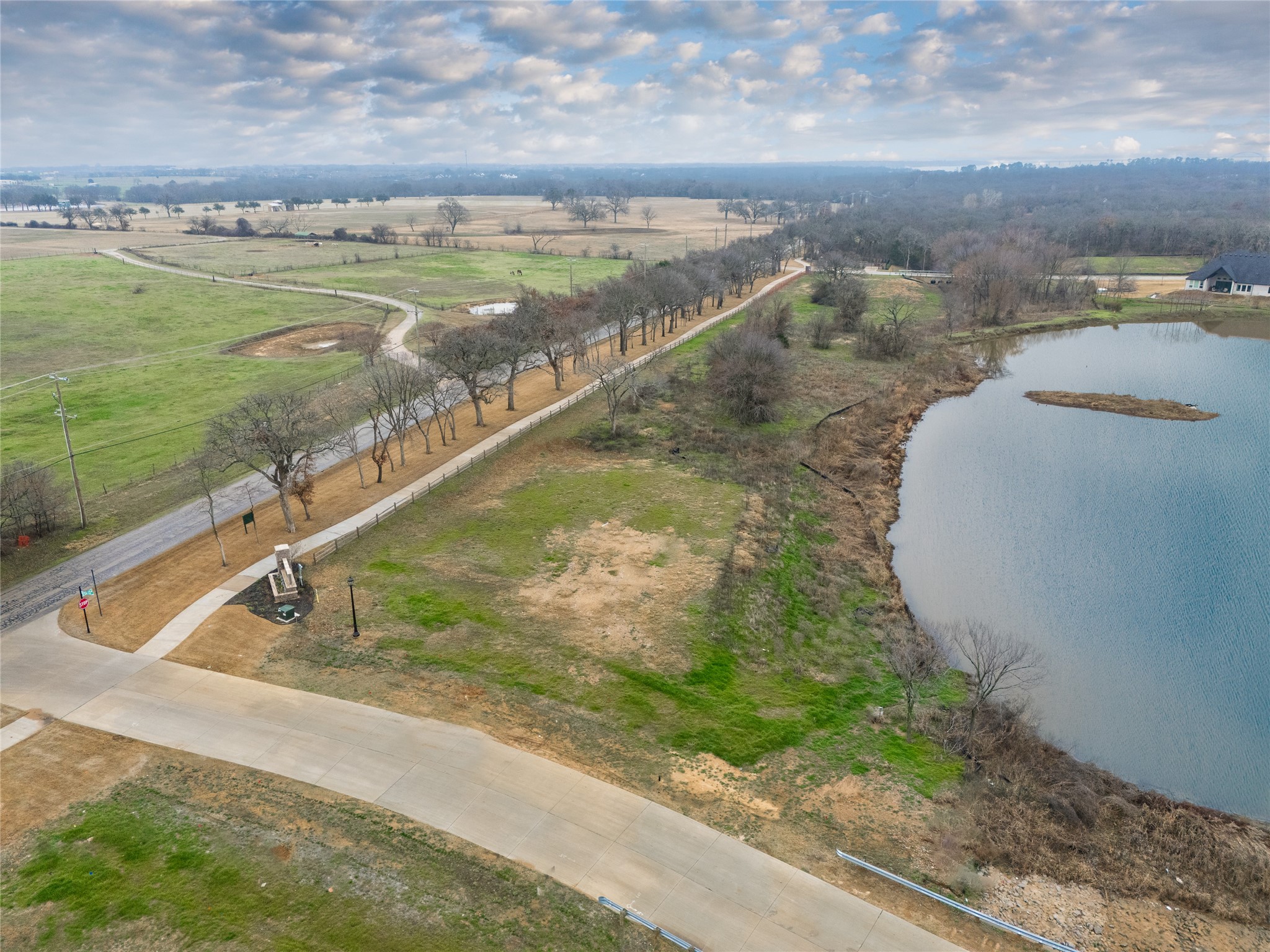 1021 Willow Point