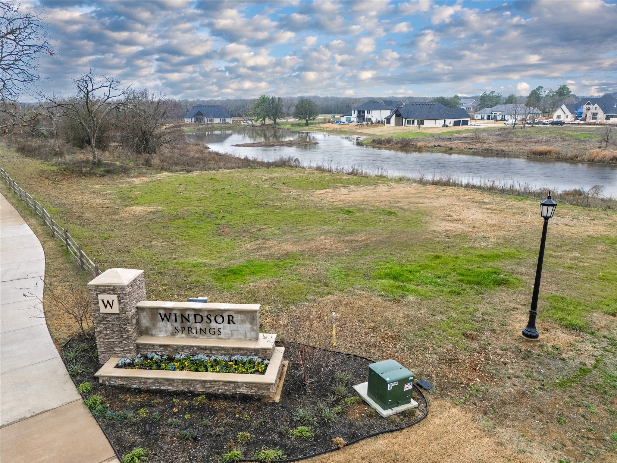 1021 Willow Point