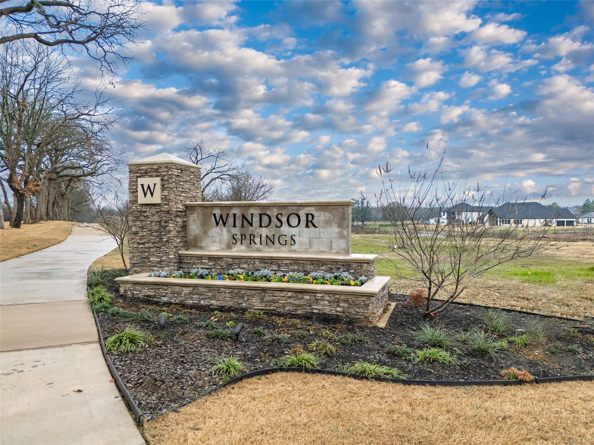 1021 Willow Point