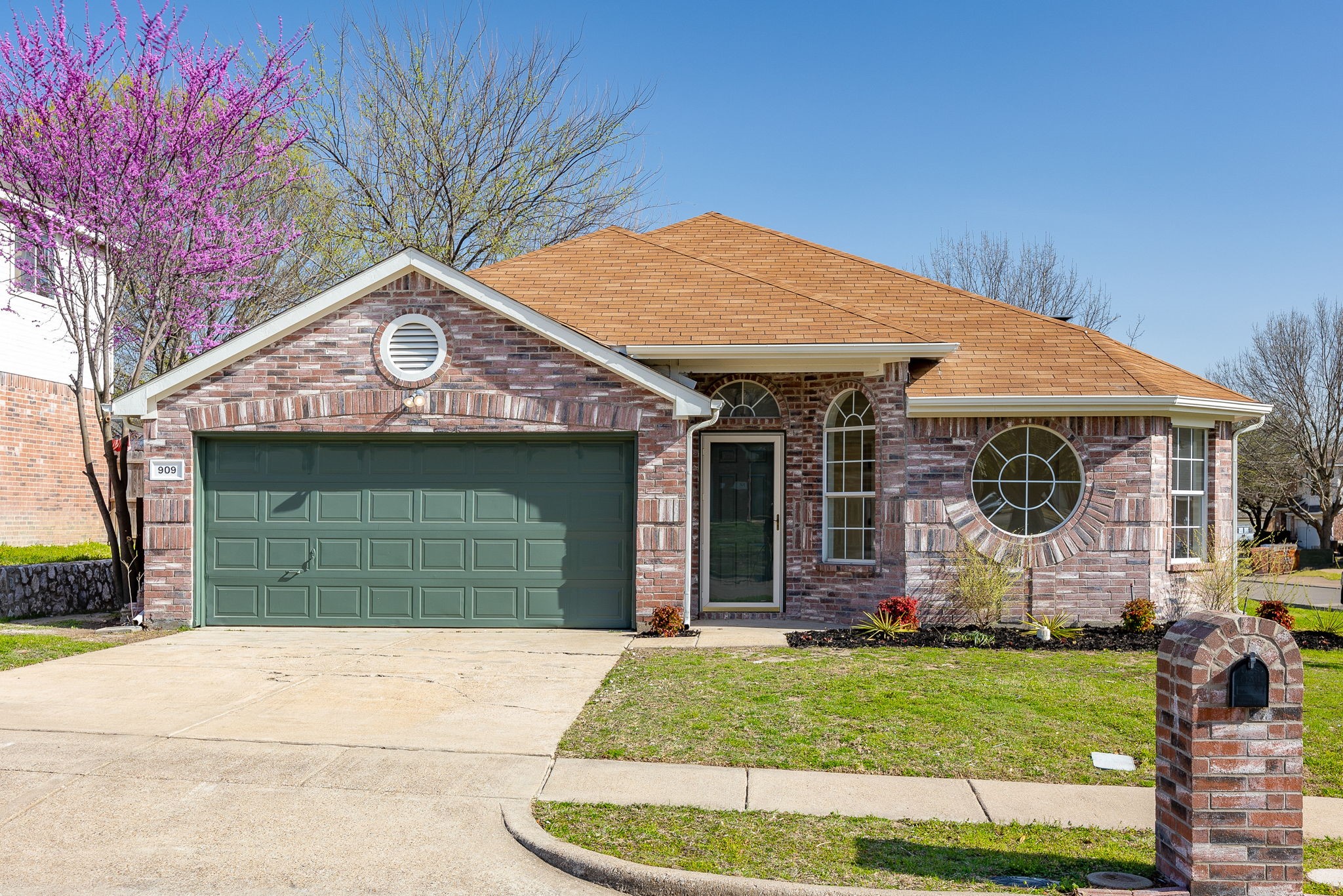 909 Doral Circle