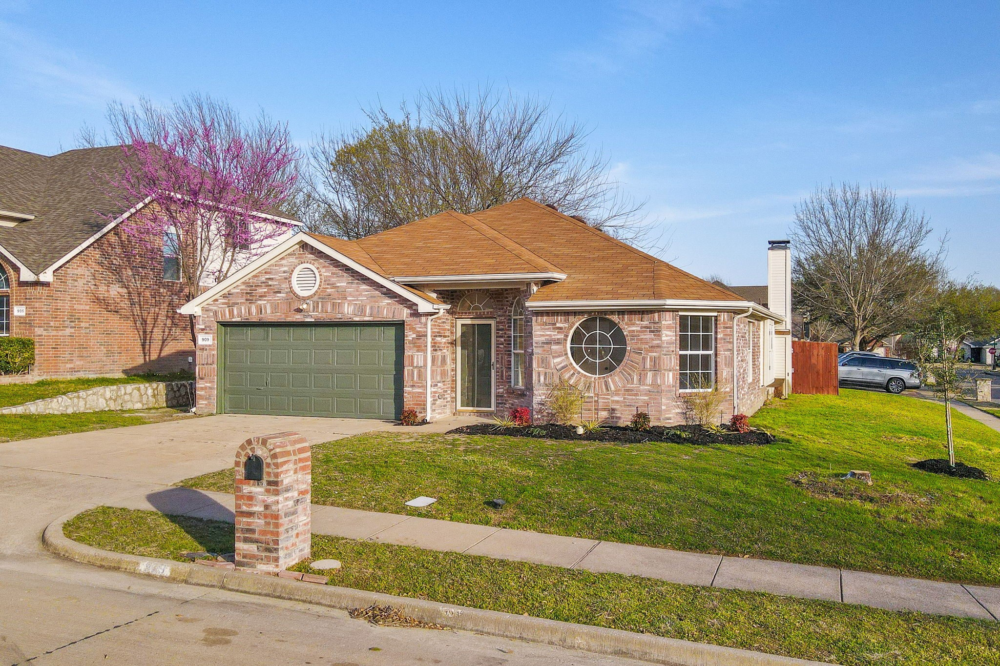 909 Doral Circle