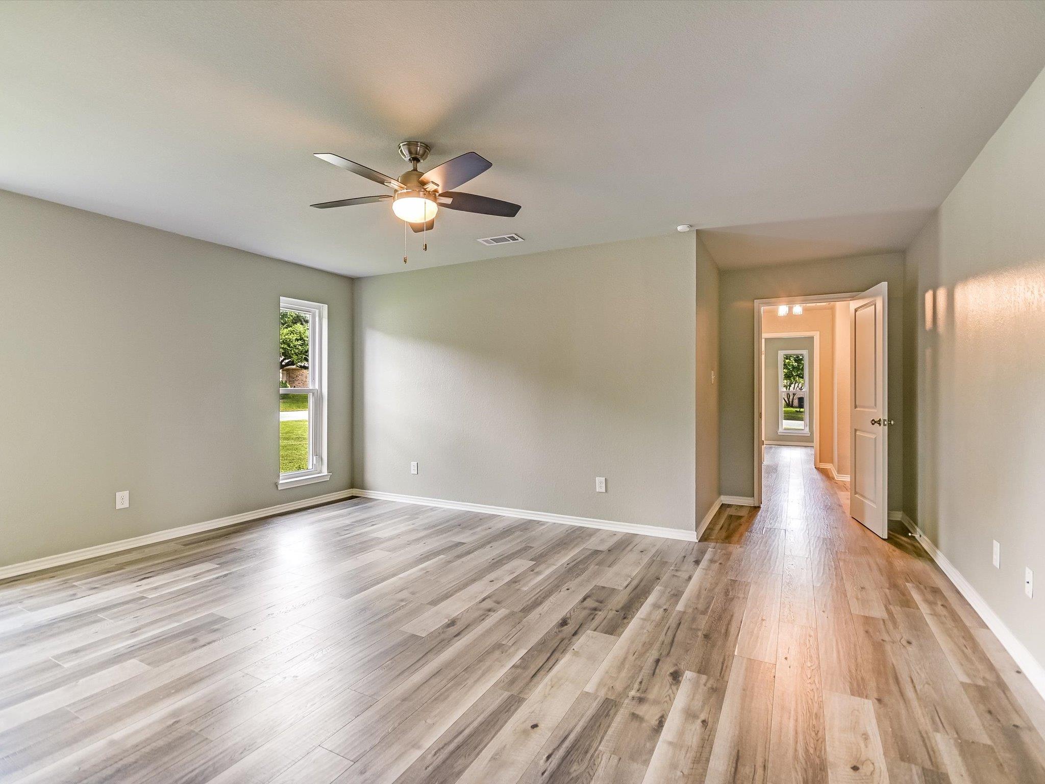 1433 Windcrest DR