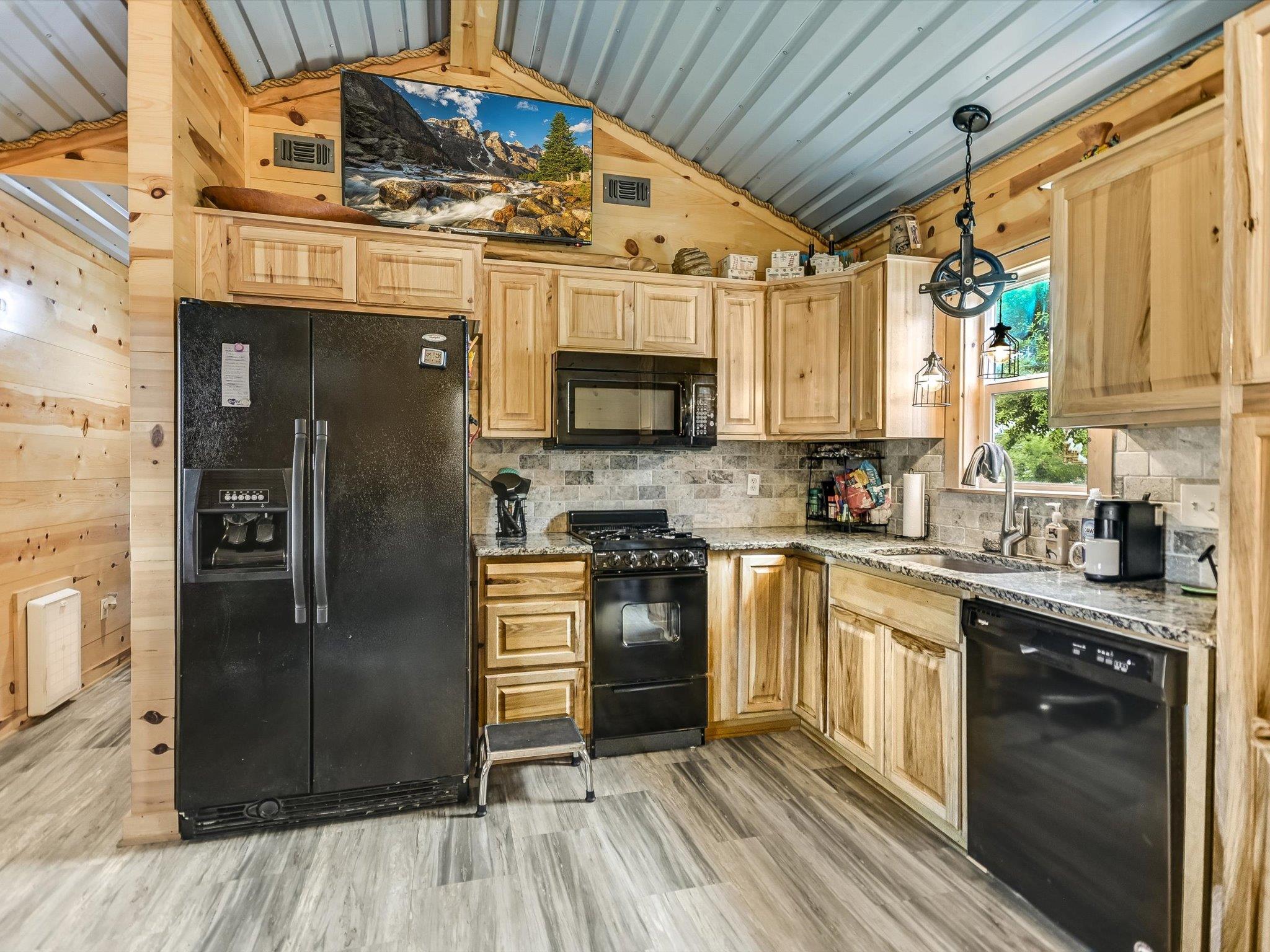 1433 Windcrest DR