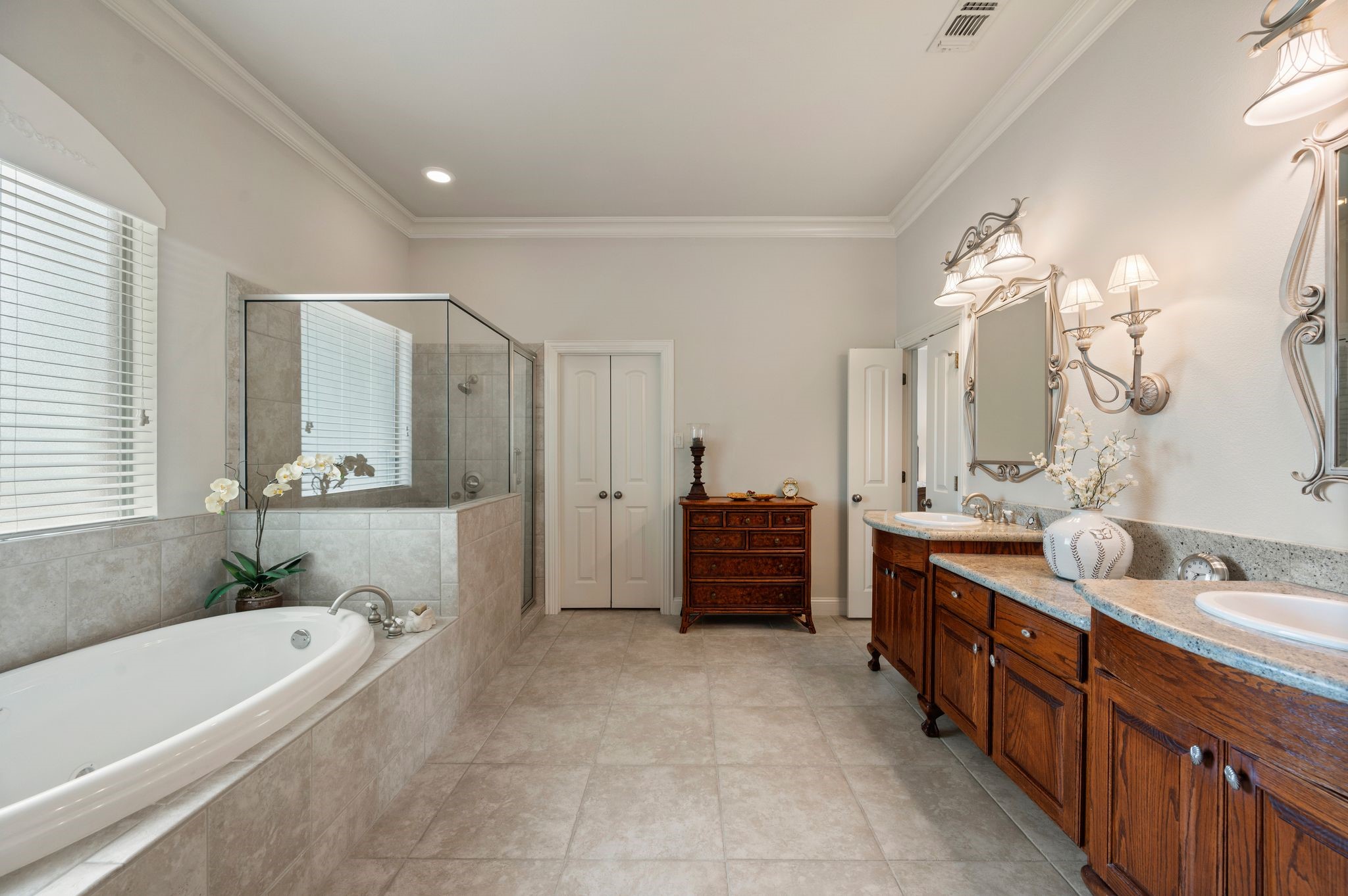 1028 Gabriel Lane