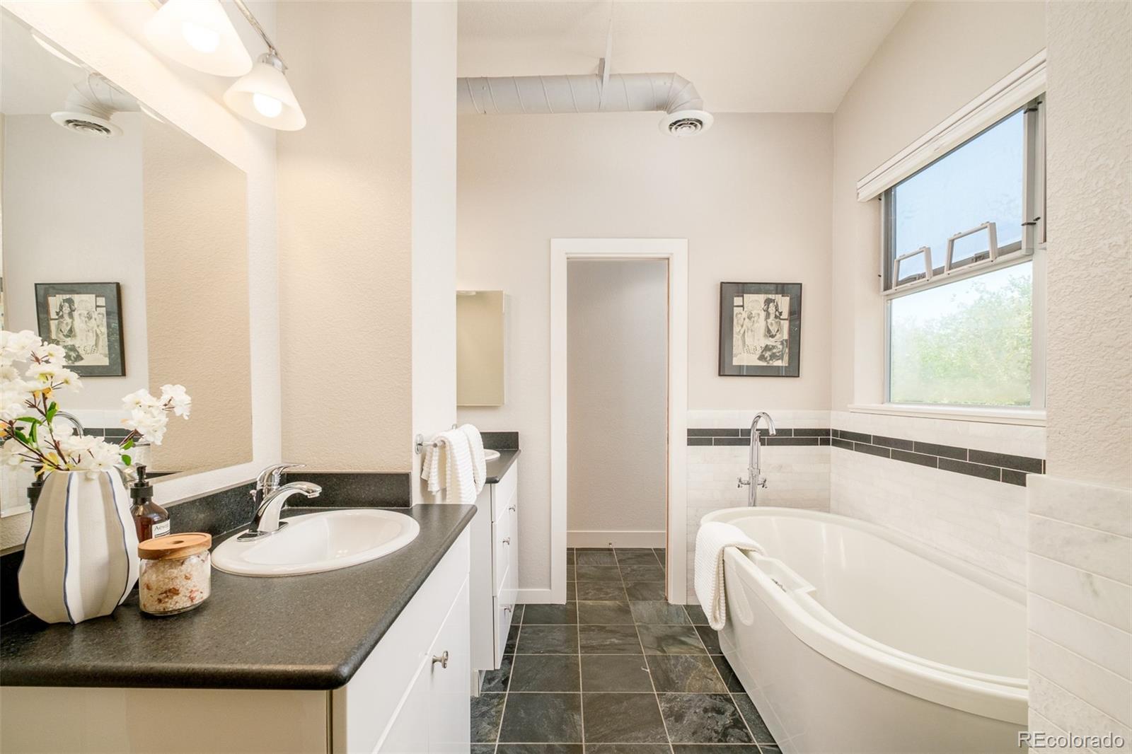354 W Archer Place