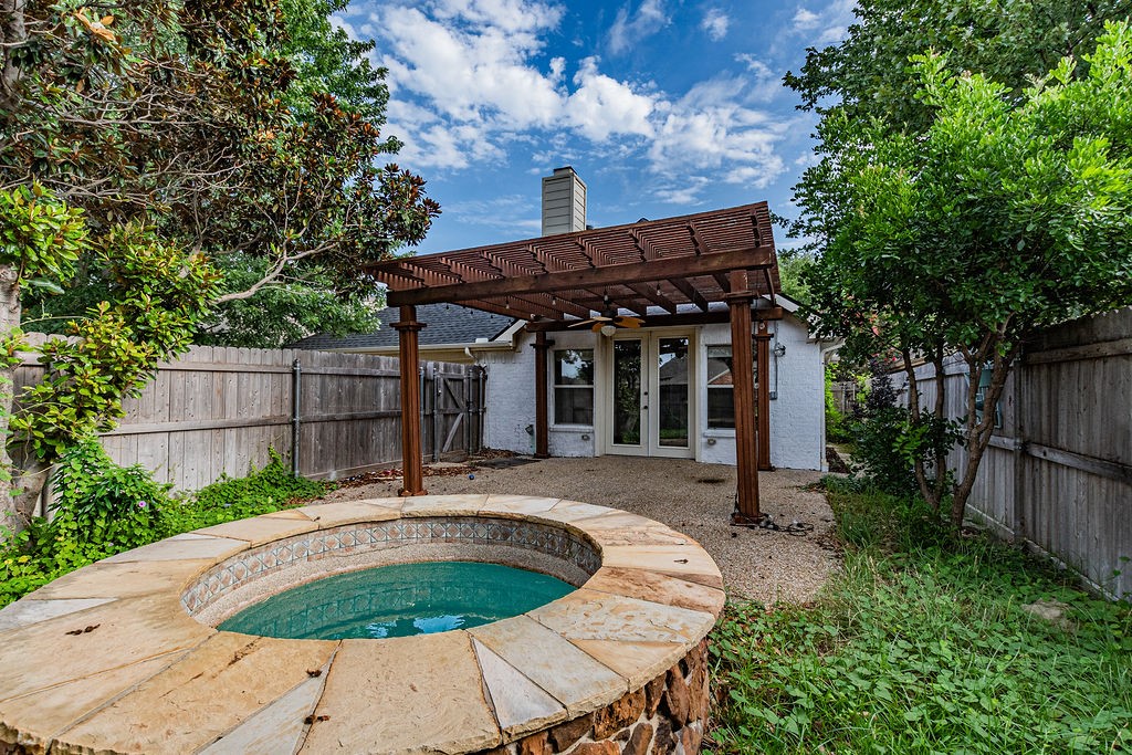 1925 Crestlake Drive