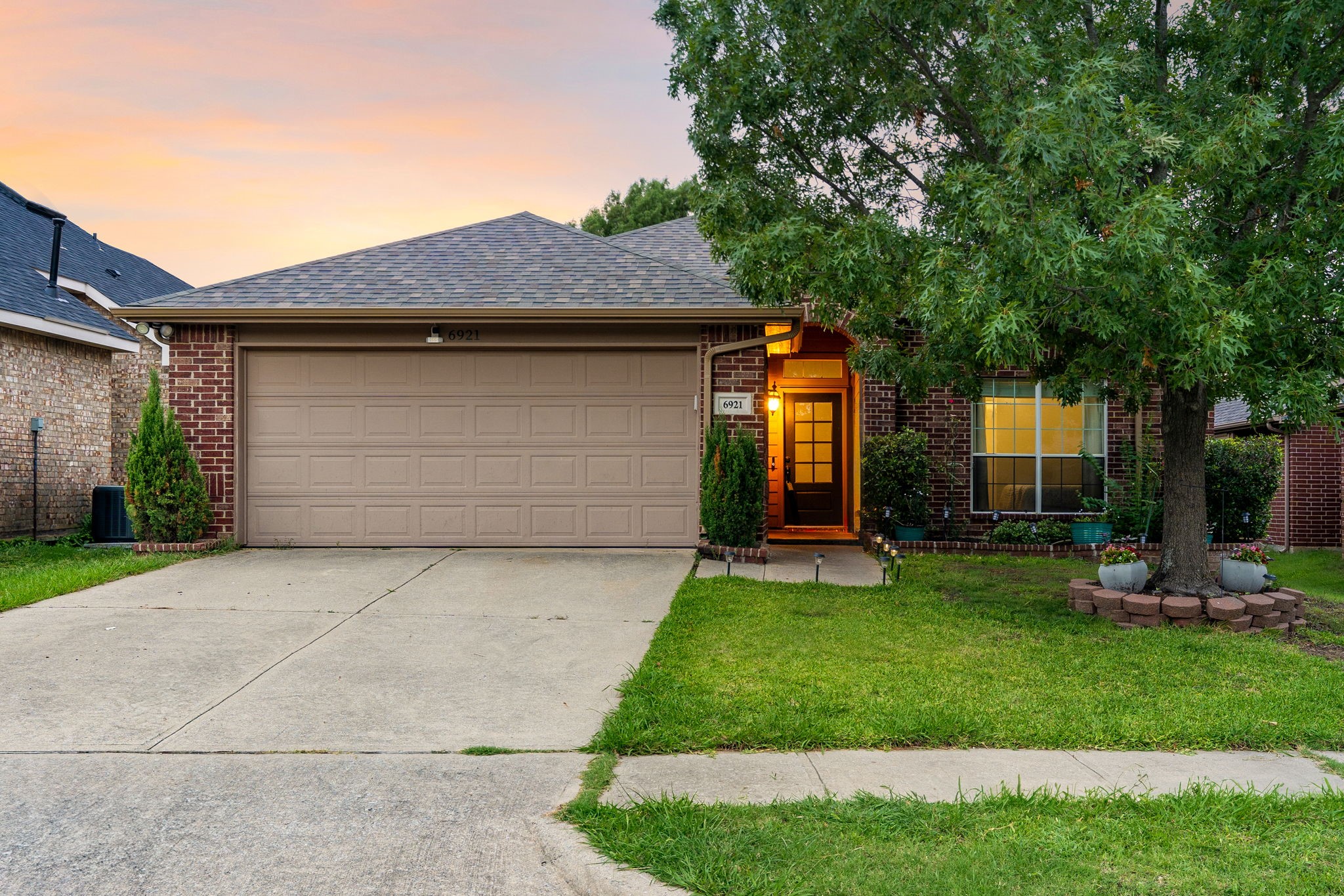 6921 Lakehurst Lane