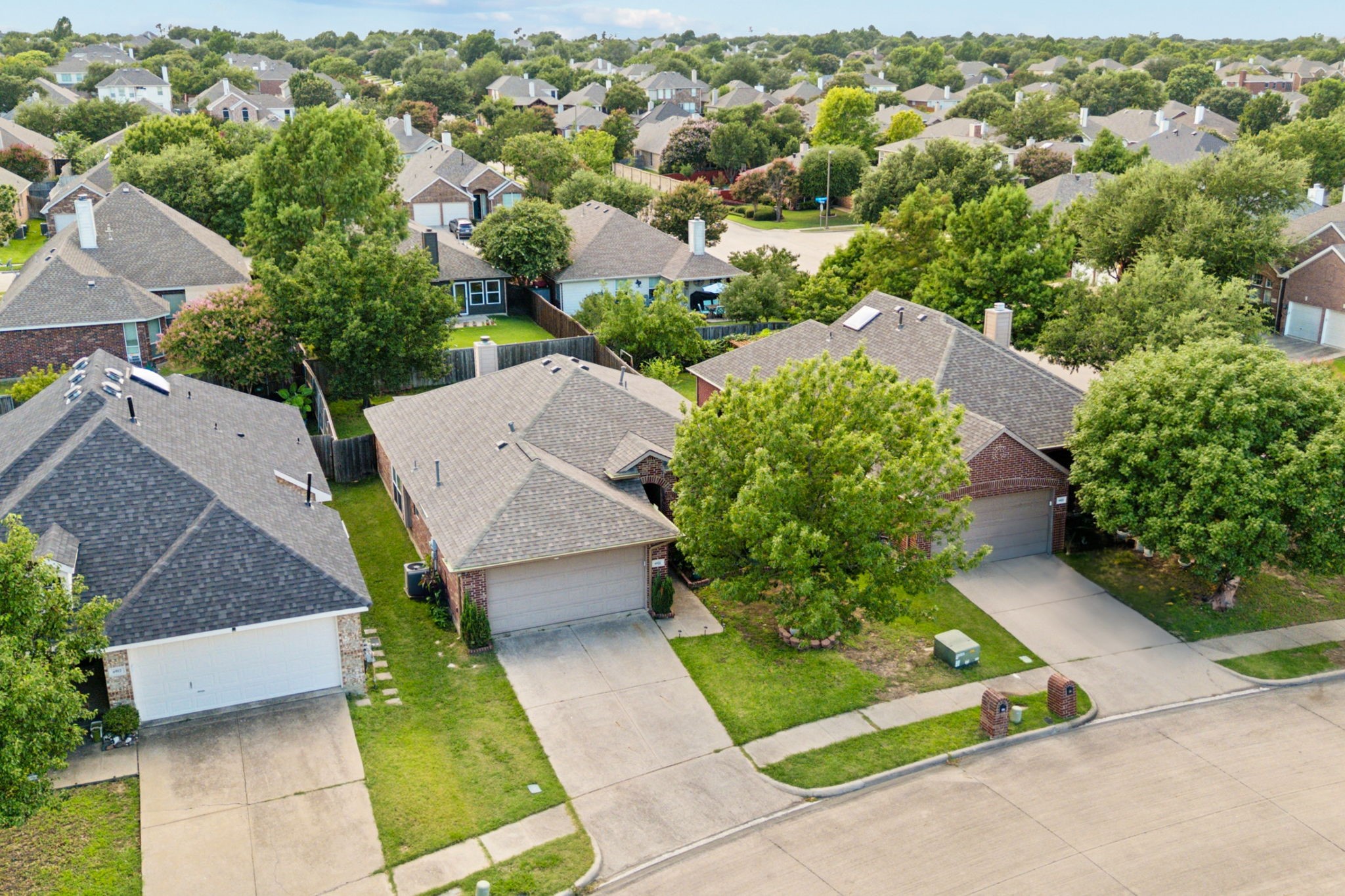6921 Lakehurst Lane