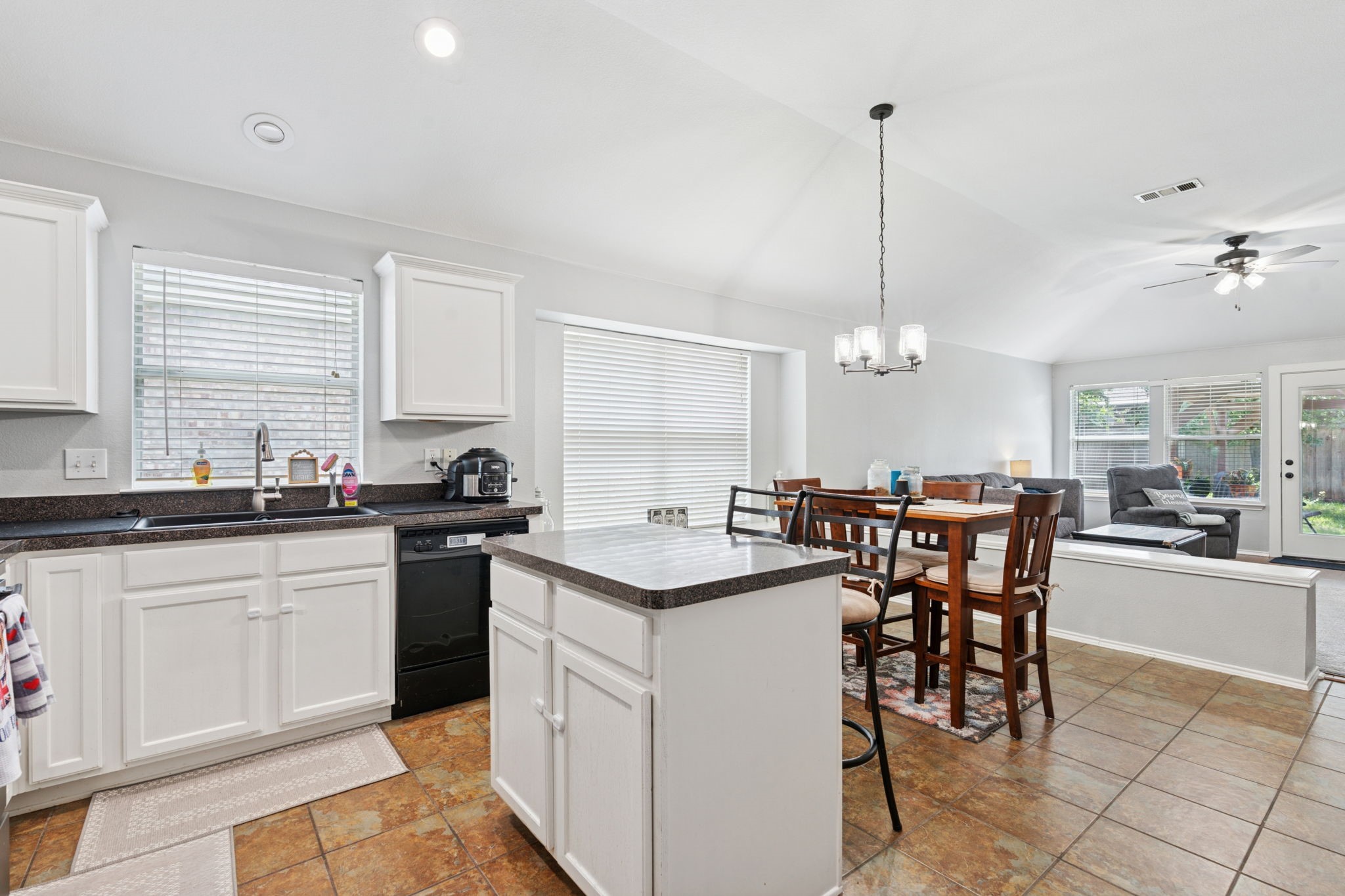 6921 Lakehurst Lane