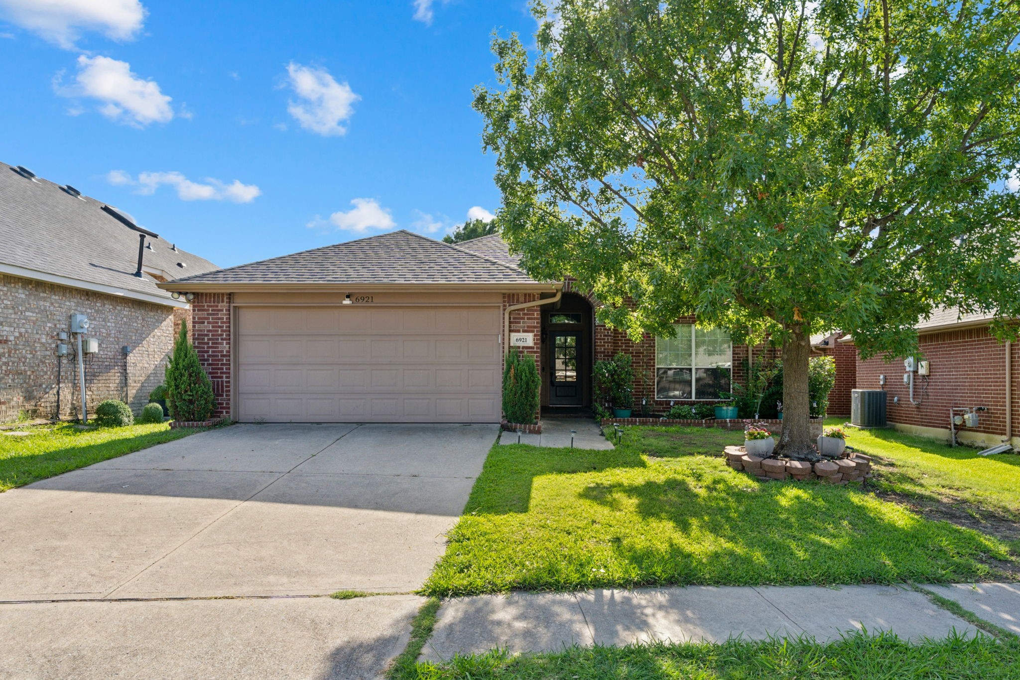 6921 Lakehurst Lane