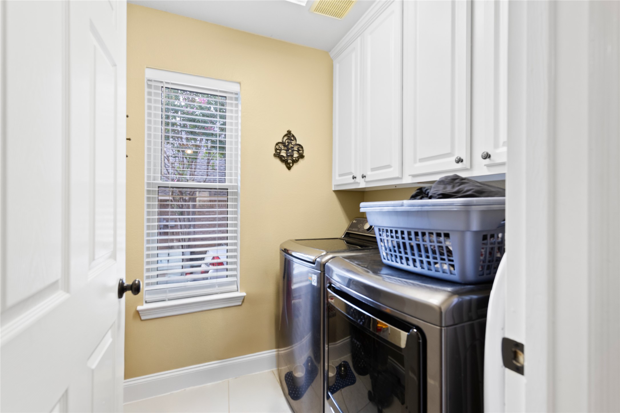 36 W Hillside Place