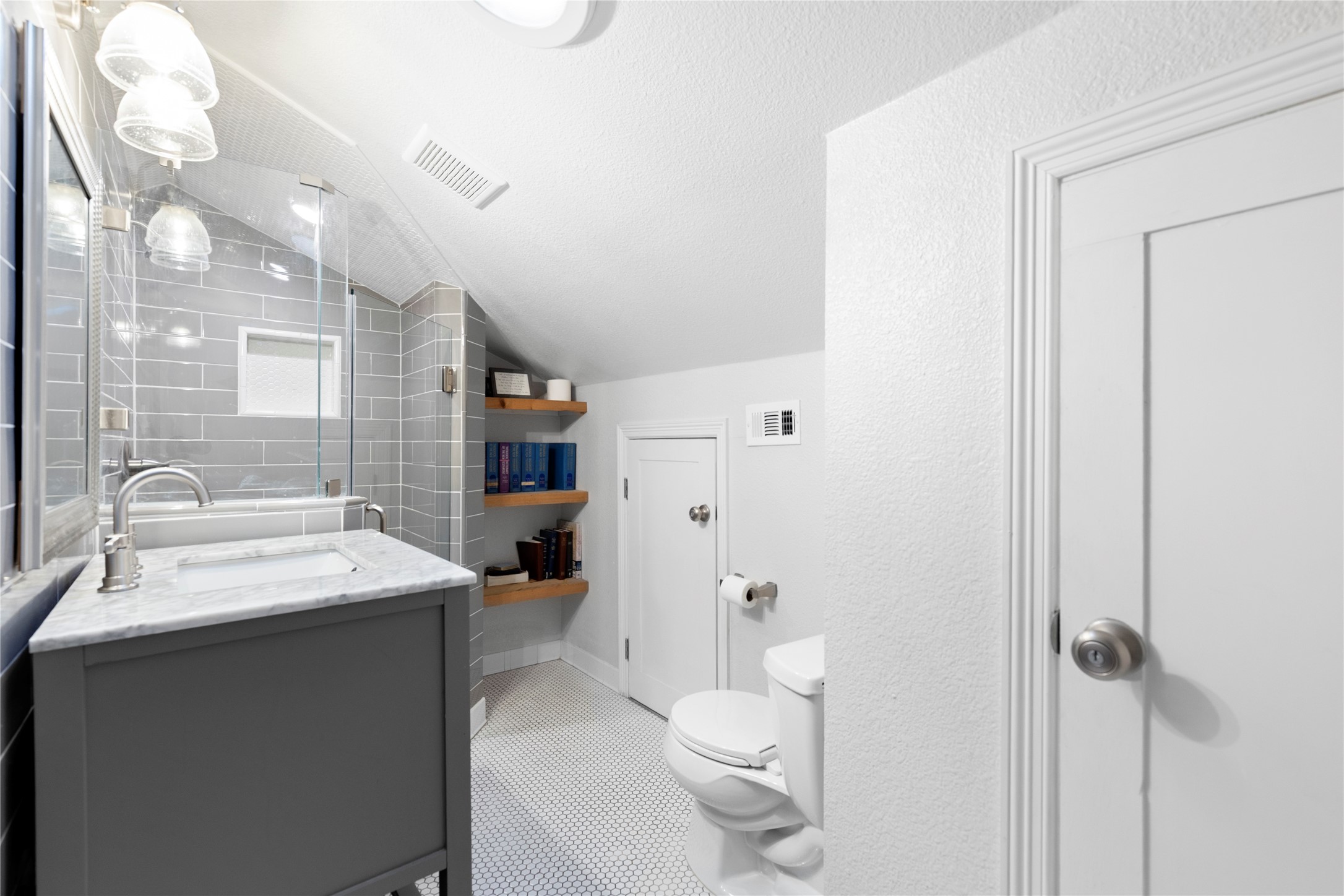 36 W Hillside Place
