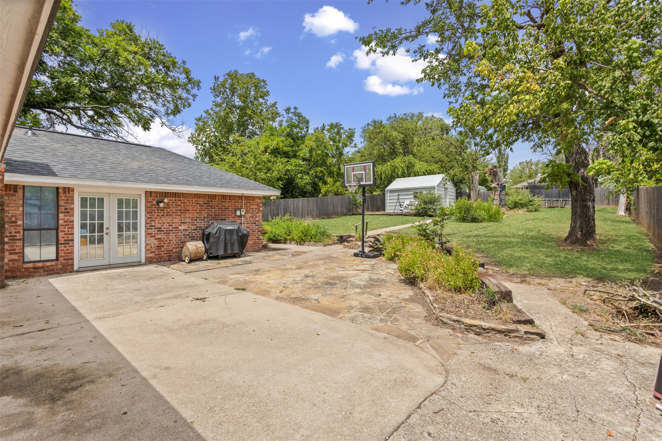 813 E 2nd Street