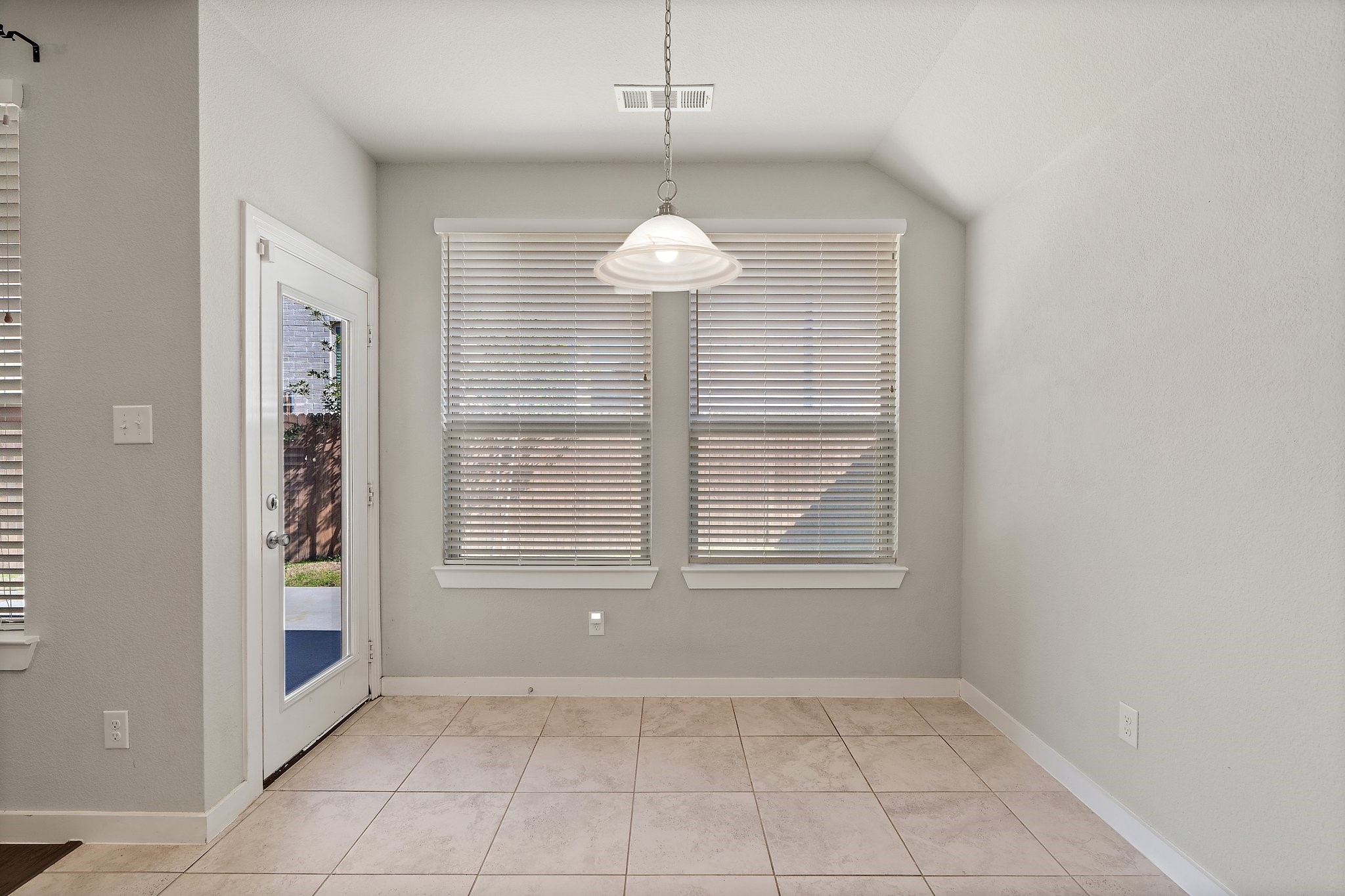 1401 Macaw Court
