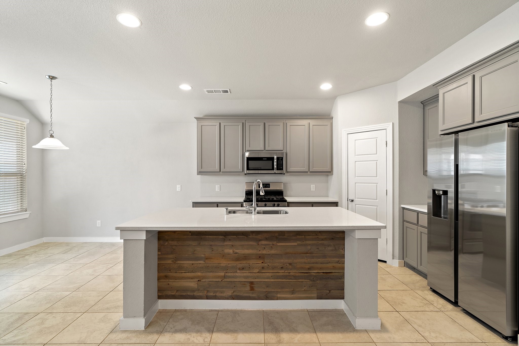 1401 Macaw Court