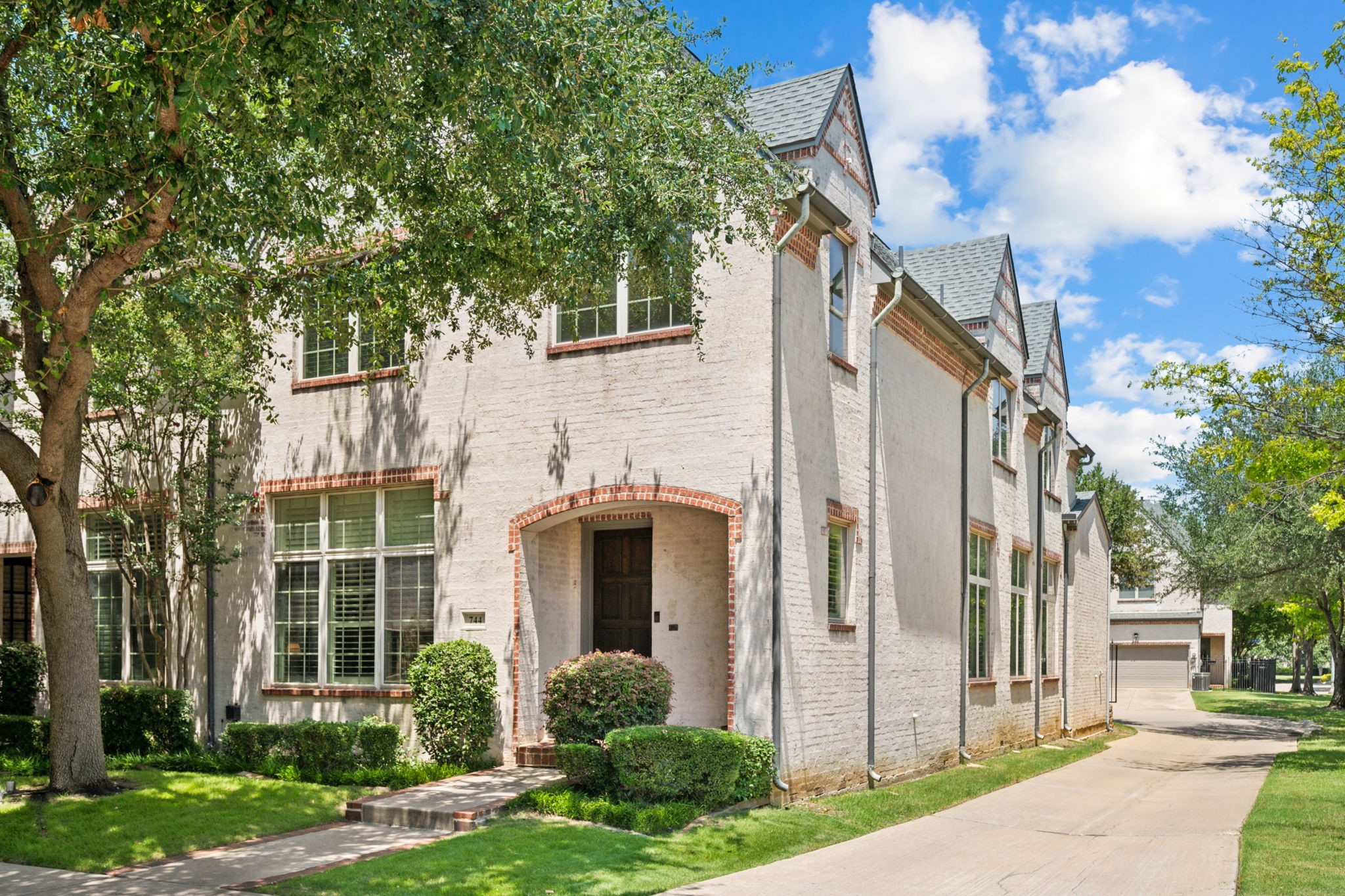 744 Snowshill Trail