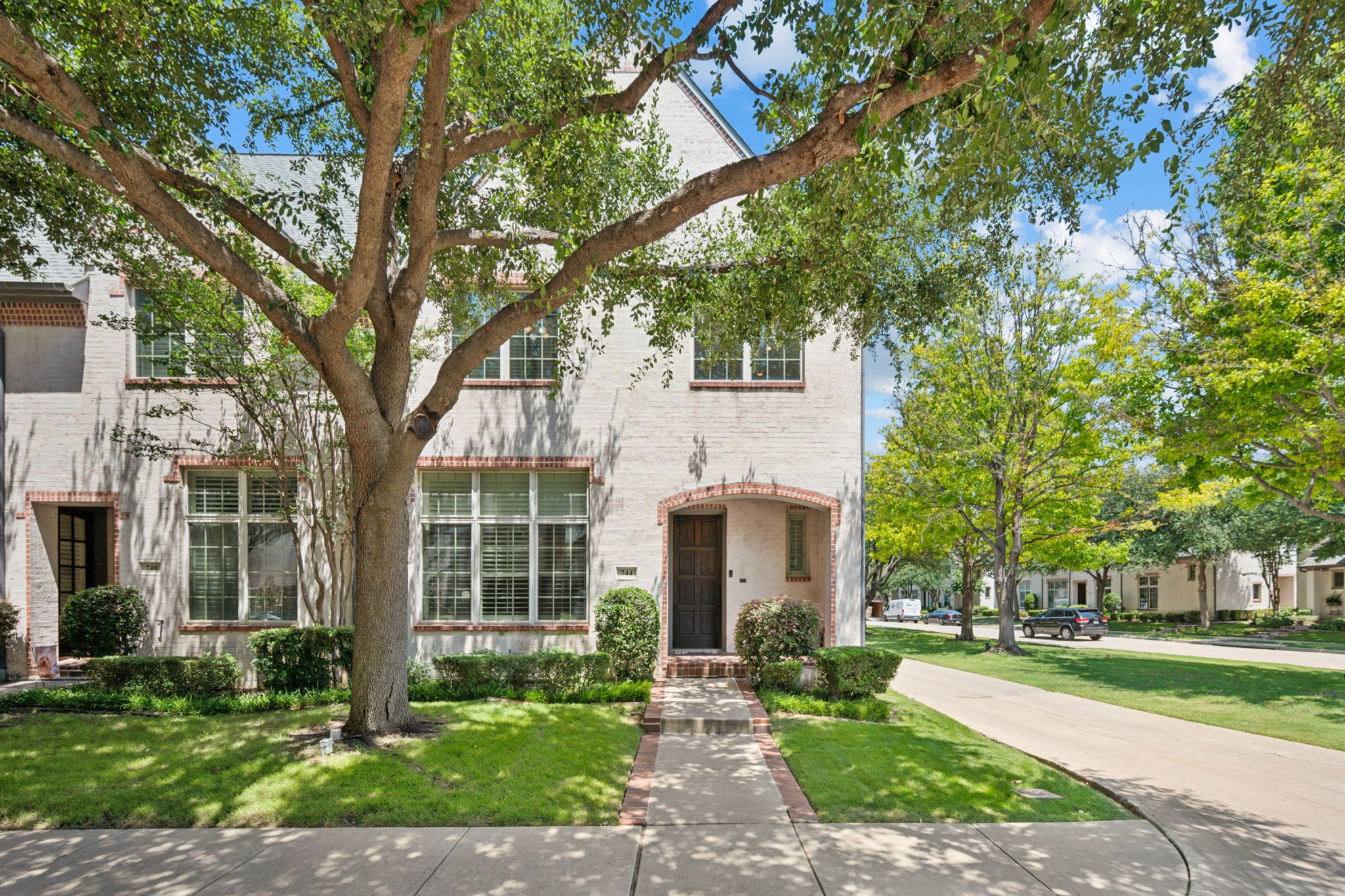 744 Snowshill Trail