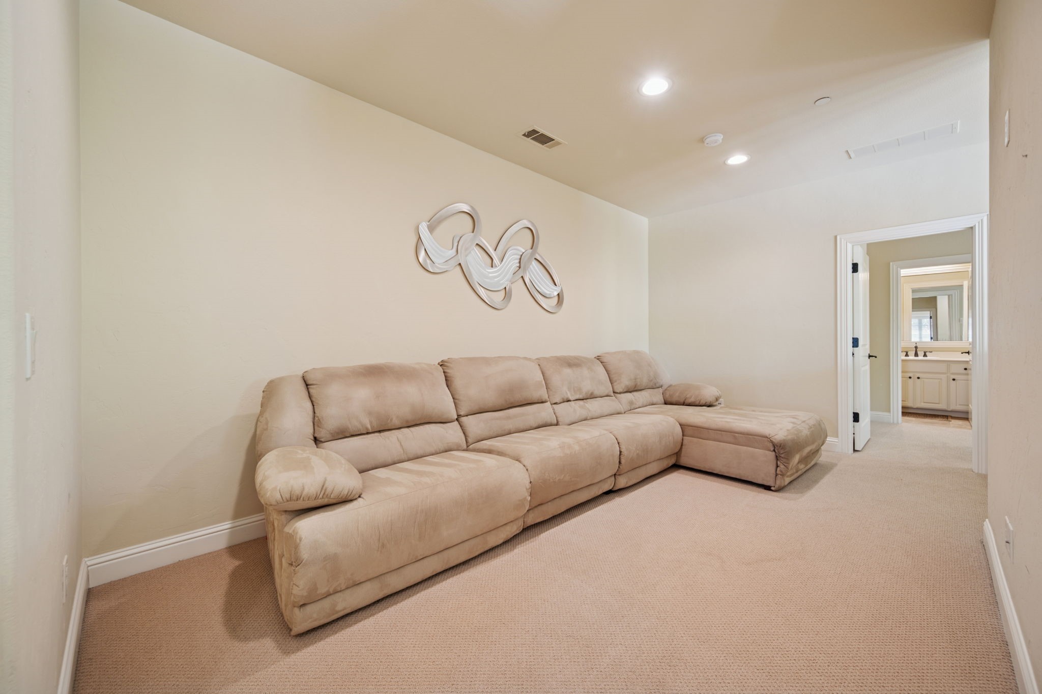 744 Snowshill Trail