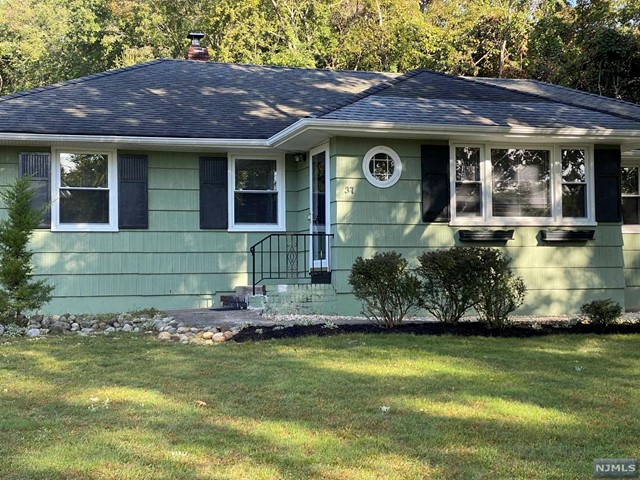 37 Leoson Parkway