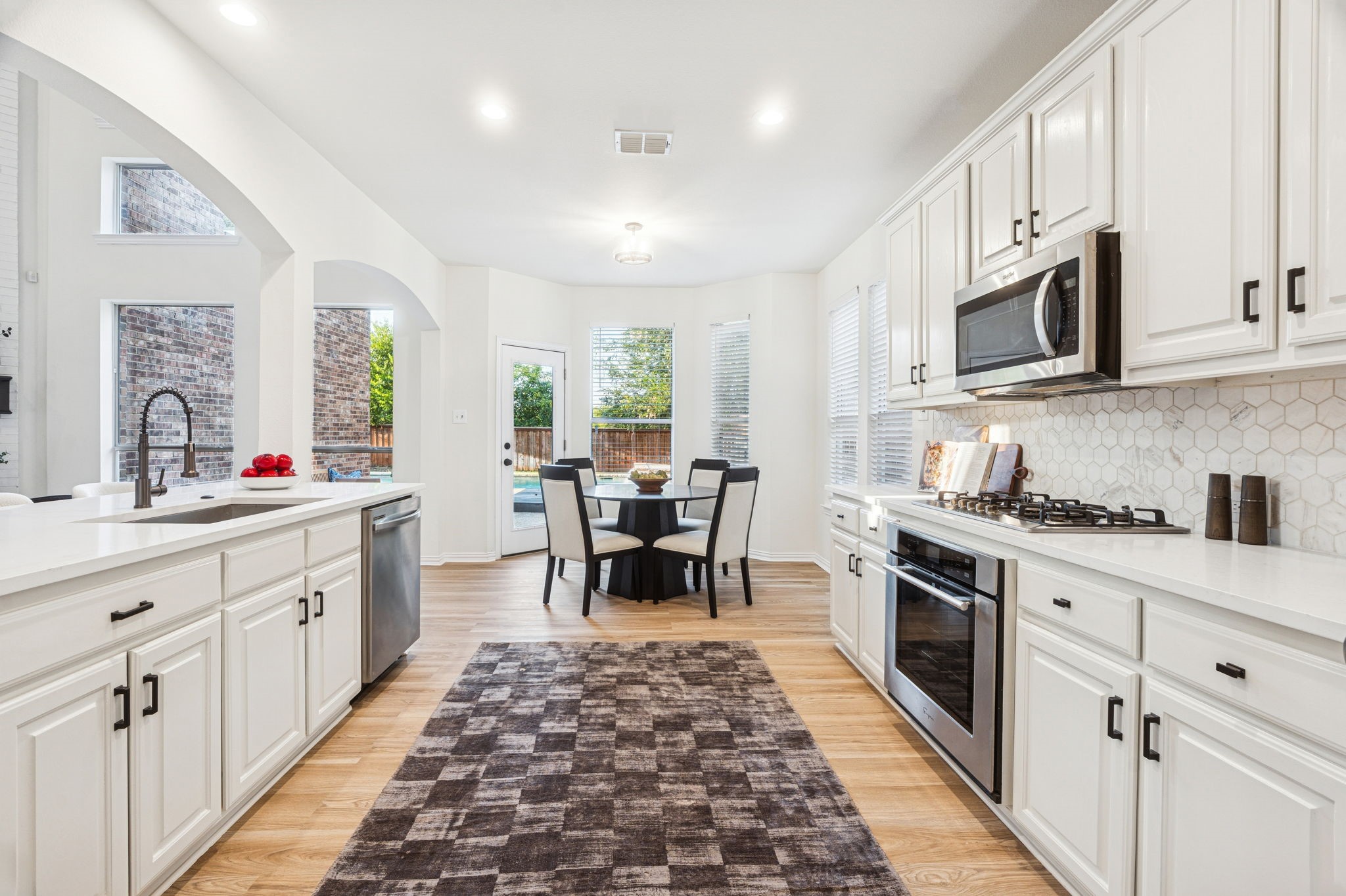 1211 Vineland Court